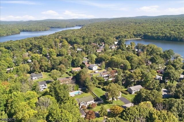 7 Paradise Trl, Vernon Twp., NJ 07460