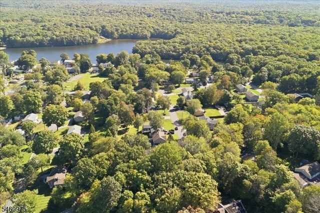 7 Paradise Trl, Vernon Twp., NJ 07460