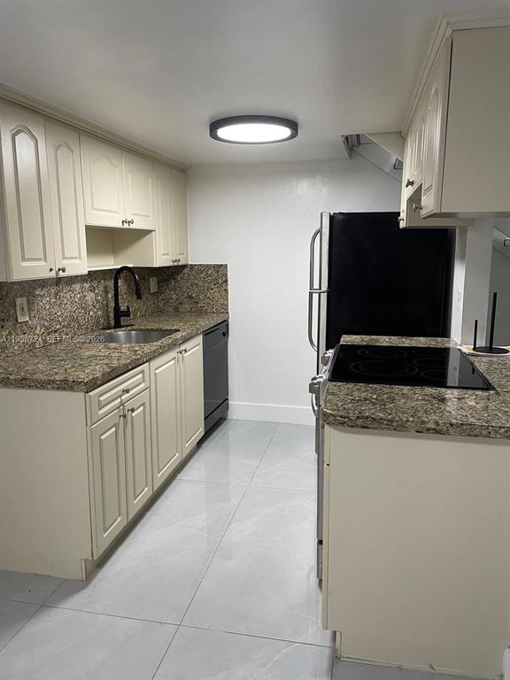 1455 Holly Heights Dr 40, Fort Lauderdale, FL 33304