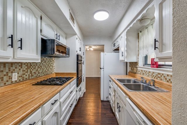 6917 Bennington Drive, Watauga, TX 76148