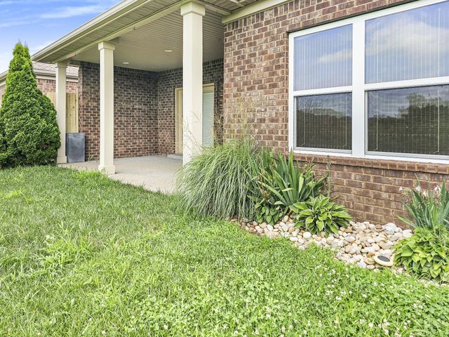 835 Meadowcrest Way, Lebanon, TN 37090