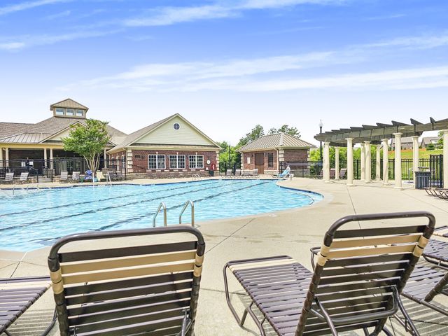 835 Meadowcrest Way, Lebanon, TN 37090