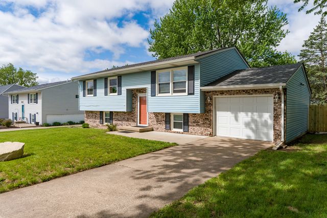 6636 Hillandale Road, Davenport, IA 52806