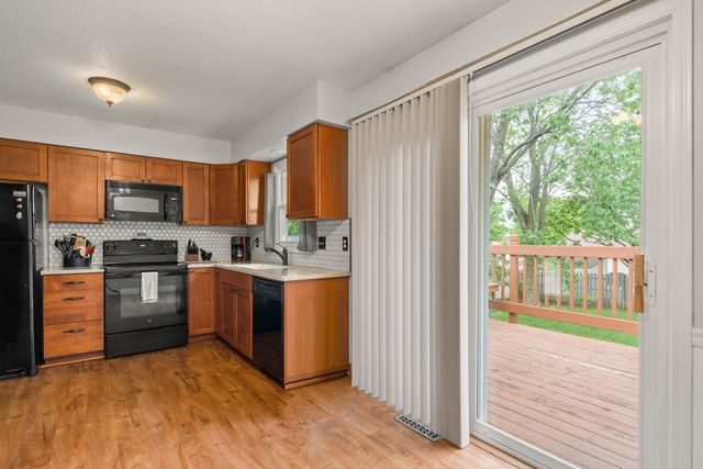 6636 Hillandale Road, Davenport, IA 52806