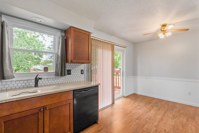 6636 Hillandale Road, Davenport, IA 52806