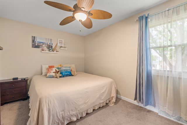 6636 Hillandale Road, Davenport, IA 52806