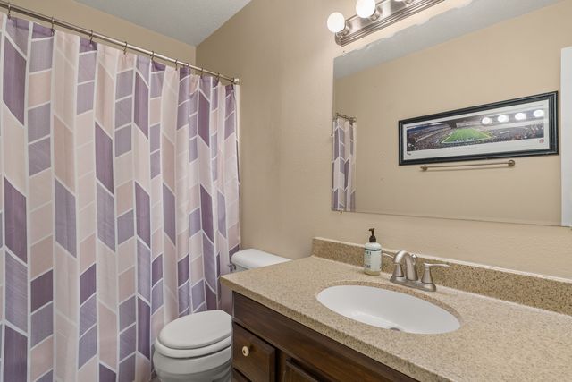 6636 Hillandale Road, Davenport, IA 52806