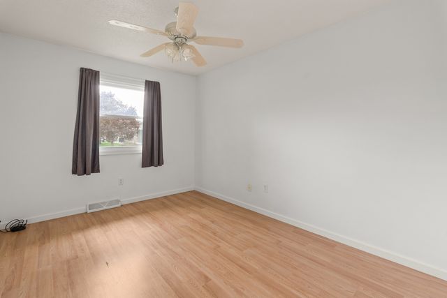6636 Hillandale Road, Davenport, IA 52806