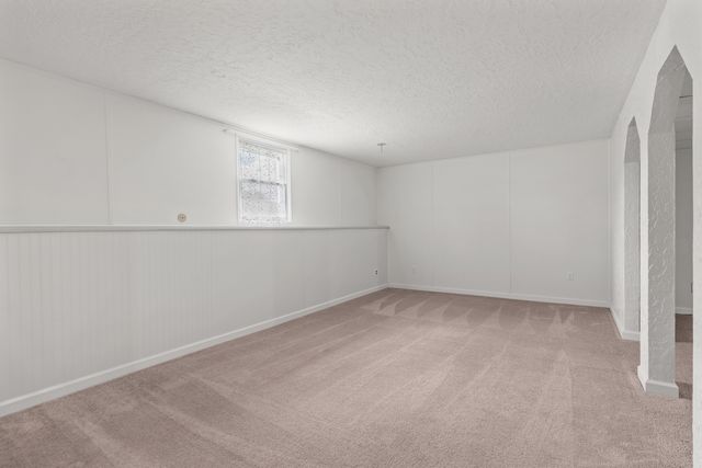6636 Hillandale Road, Davenport, IA 52806