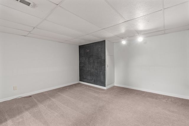 6636 Hillandale Road, Davenport, IA 52806