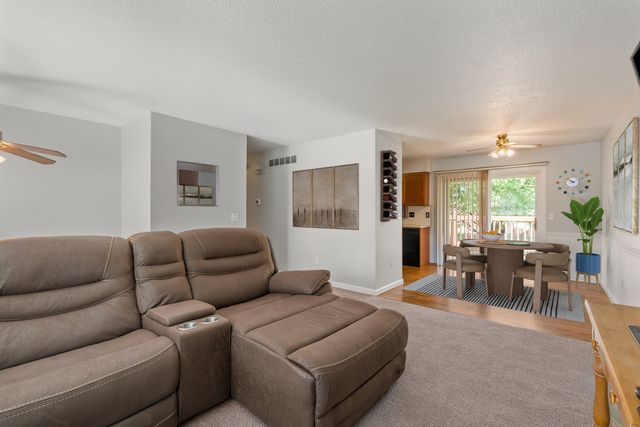 6636 Hillandale Road, Davenport, IA 52806