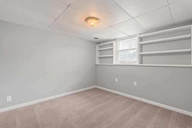 6636 Hillandale Road, Davenport, IA 52806