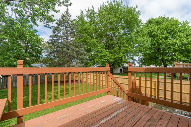 6636 Hillandale Road, Davenport, IA 52806