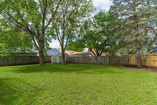 6636 Hillandale Road, Davenport, IA 52806