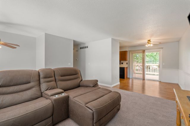 6636 Hillandale Road, Davenport, IA 52806