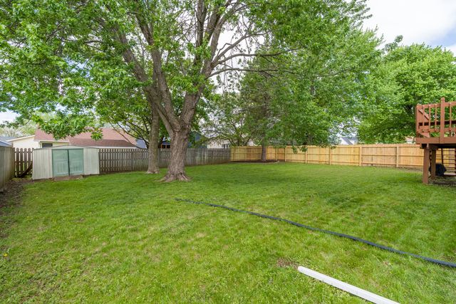 6636 Hillandale Road, Davenport, IA 52806