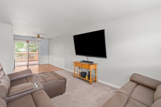 6636 Hillandale Road, Davenport, IA 52806