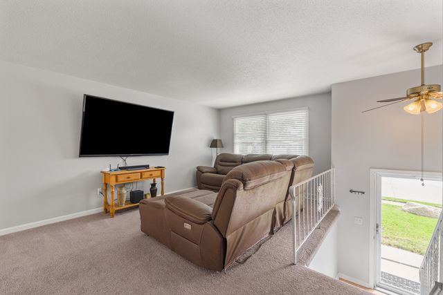 6636 Hillandale Road, Davenport, IA 52806