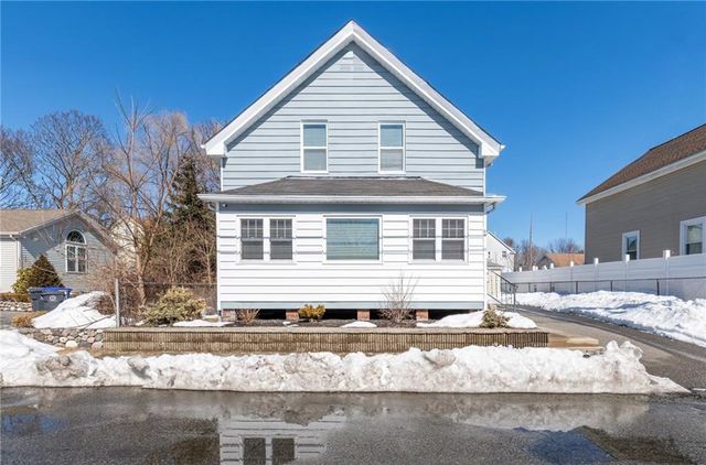 86 Woodward Avenue, East Providence, RI 02914