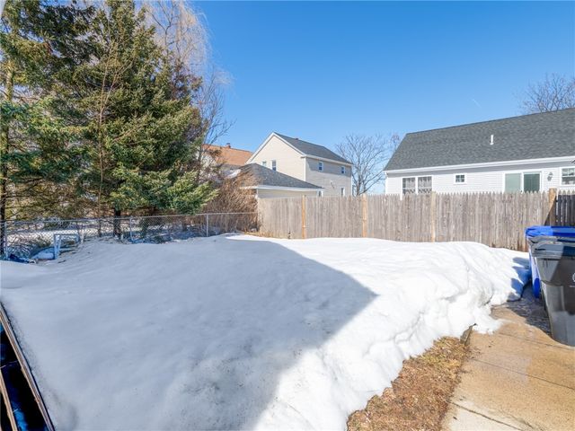 86 Woodward Avenue, East Providence, RI 02914