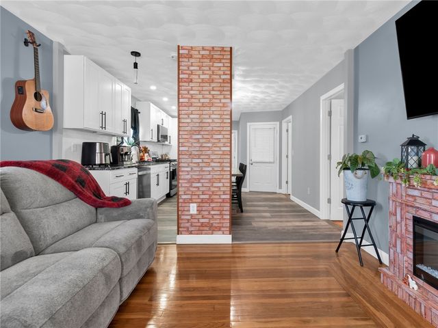 86 Woodward Avenue, East Providence, RI 02914