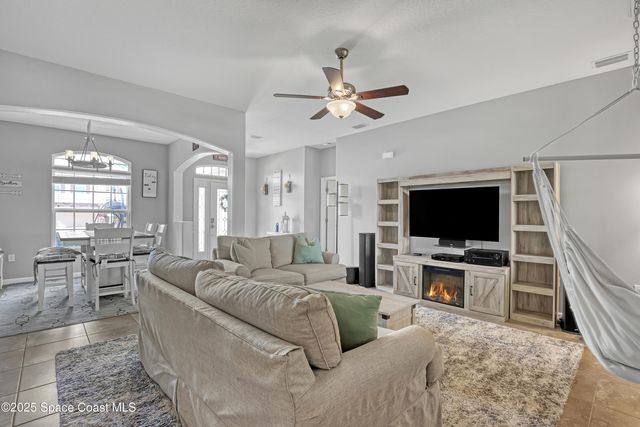 580 Easton Forest Circle SE, Palm Bay, FL 32909