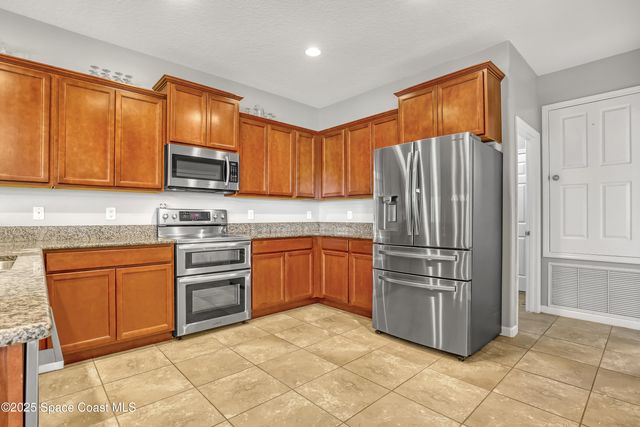 580 Easton Forest Circle SE, Palm Bay, FL 32909