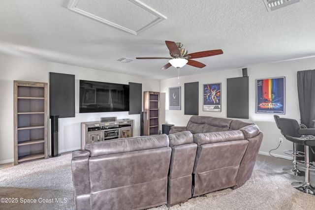 580 Easton Forest Circle SE, Palm Bay, FL 32909