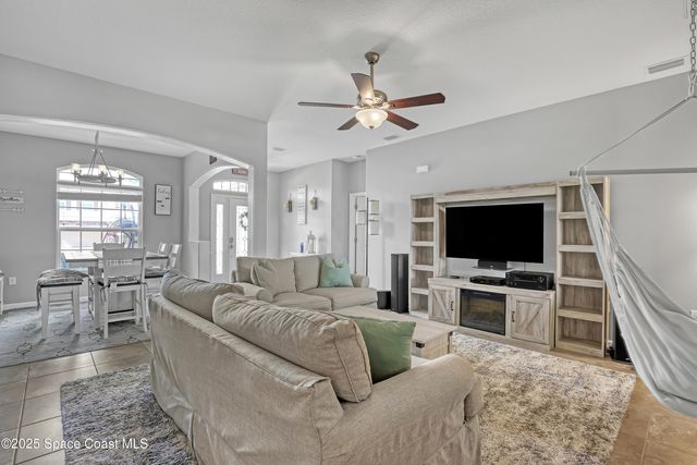 580 Easton Forest Circle SE, Palm Bay, FL 32909