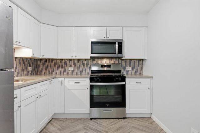 1363 Perry Street 2B, Des Plaines, IL 60016