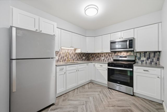 1363 Perry Street 2B, Des Plaines, IL 60016