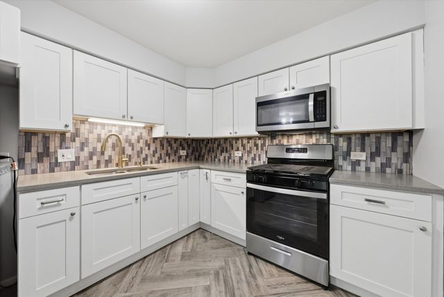 1363 Perry Street 2B, Des Plaines, IL 60016