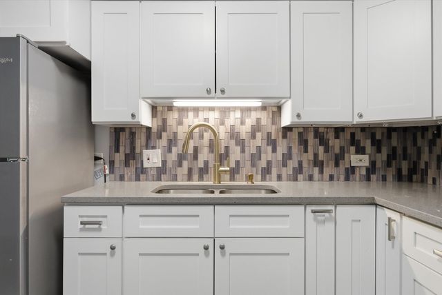 1363 Perry Street 2B, Des Plaines, IL 60016