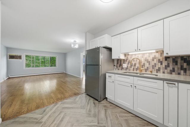 1363 Perry Street 2B, Des Plaines, IL 60016