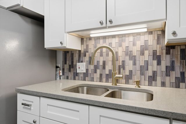 1363 Perry Street 2B, Des Plaines, IL 60016