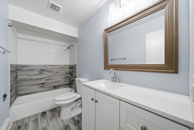 1363 Perry Street 2B, Des Plaines, IL 60016