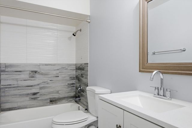 1363 Perry Street 2B, Des Plaines, IL 60016