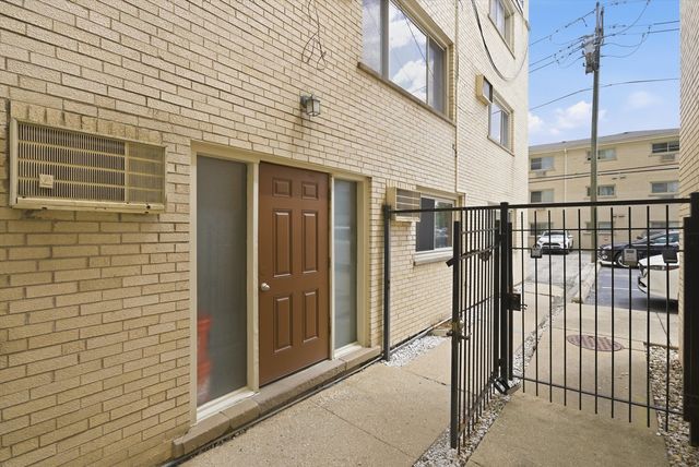 1363 Perry Street 2B, Des Plaines, IL 60016