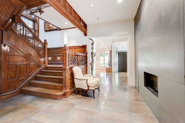 861 N LaSalle Street, Chicago, IL 60610