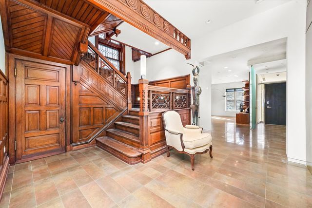 861 N LaSalle Street, Chicago, IL 60610