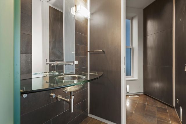 861 N LaSalle Street, Chicago, IL 60610