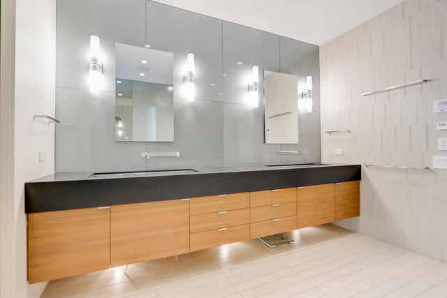 861 N LaSalle Street, Chicago, IL 60610