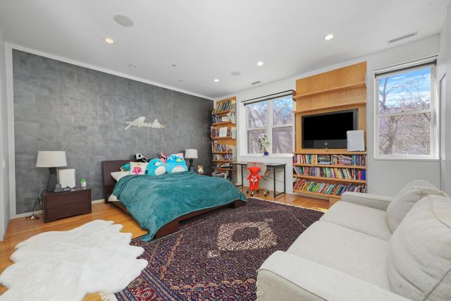 861 N LaSalle Street, Chicago, IL 60610