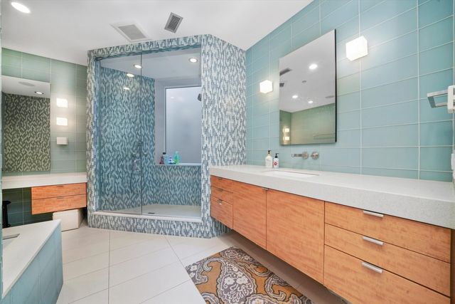 861 N LaSalle Street, Chicago, IL 60610