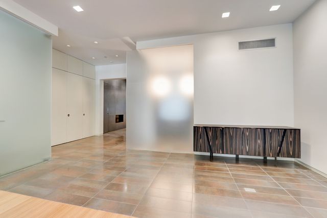 861 N LaSalle Street, Chicago, IL 60610
