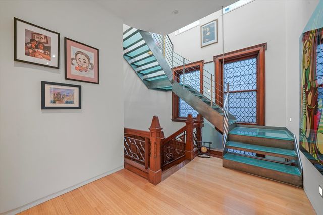 861 N LaSalle Street, Chicago, IL 60610
