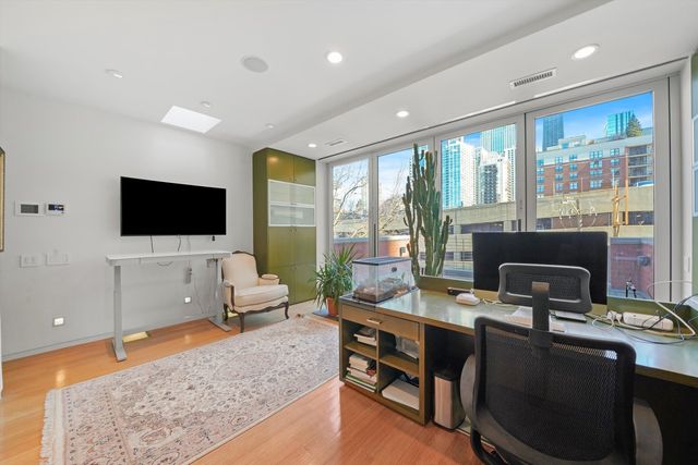 861 N LaSalle Street, Chicago, IL 60610