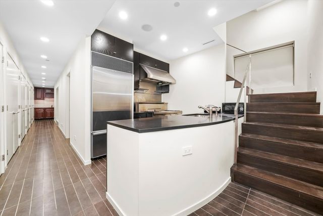 861 N LaSalle Street, Chicago, IL 60610