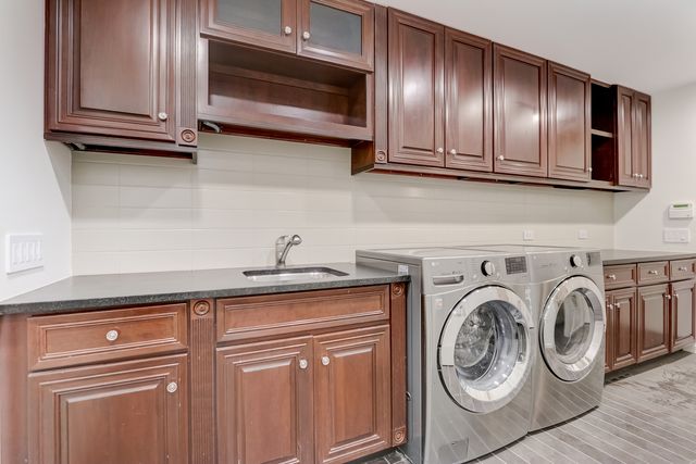 861 N LaSalle Street, Chicago, IL 60610