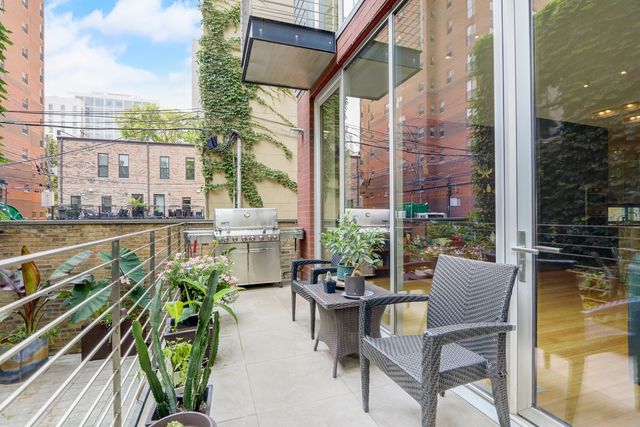861 N LaSalle Street, Chicago, IL 60610